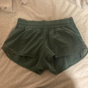 Lululemon Hotty Hot short 2.5